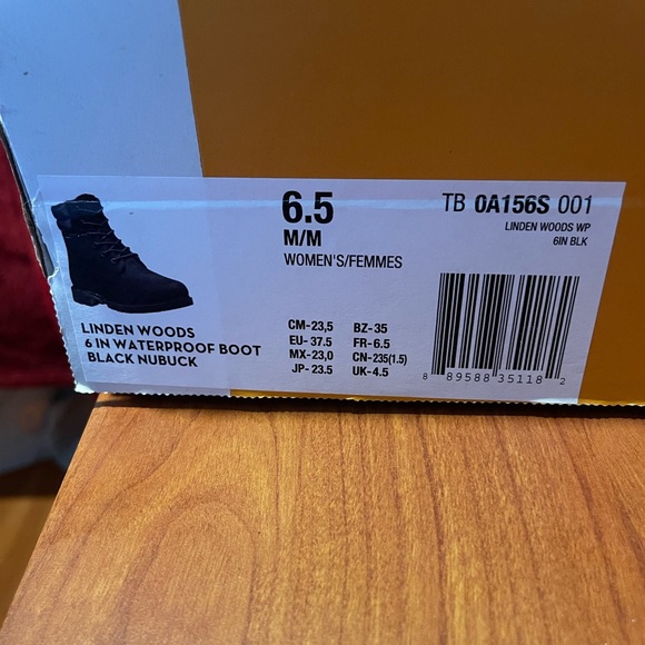 A pair of 6.5 Women or Men’s black Timberland Boots! - Picture 4 of 7